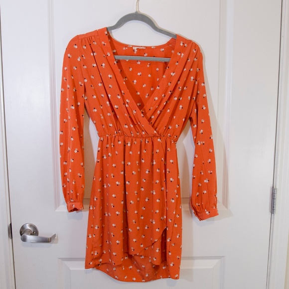 Tobi Dresses & Skirts - S Orange Patterned Tobi Dress with cinched waist